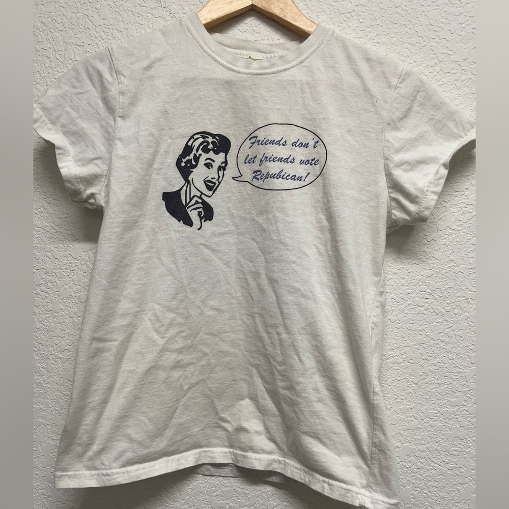 *Women’s Vintage Y2K Retro Housewife Political T-Shirt